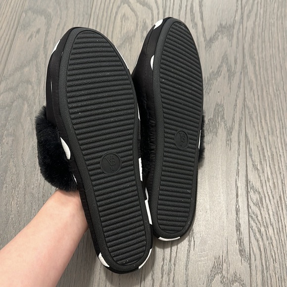 VS Slipper - Picture 3 of 5